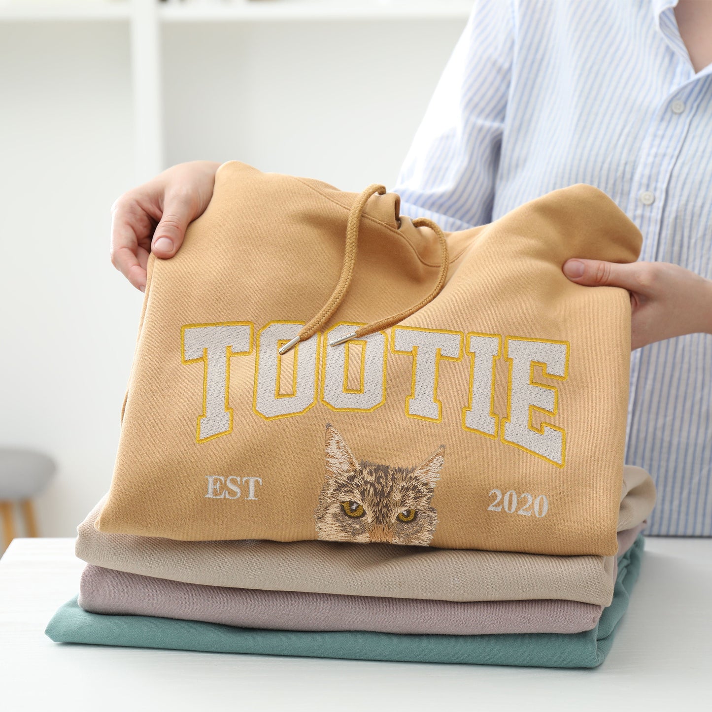 Personalized Dog Name and Portrait Embroidered Round Neck Sweatshirt