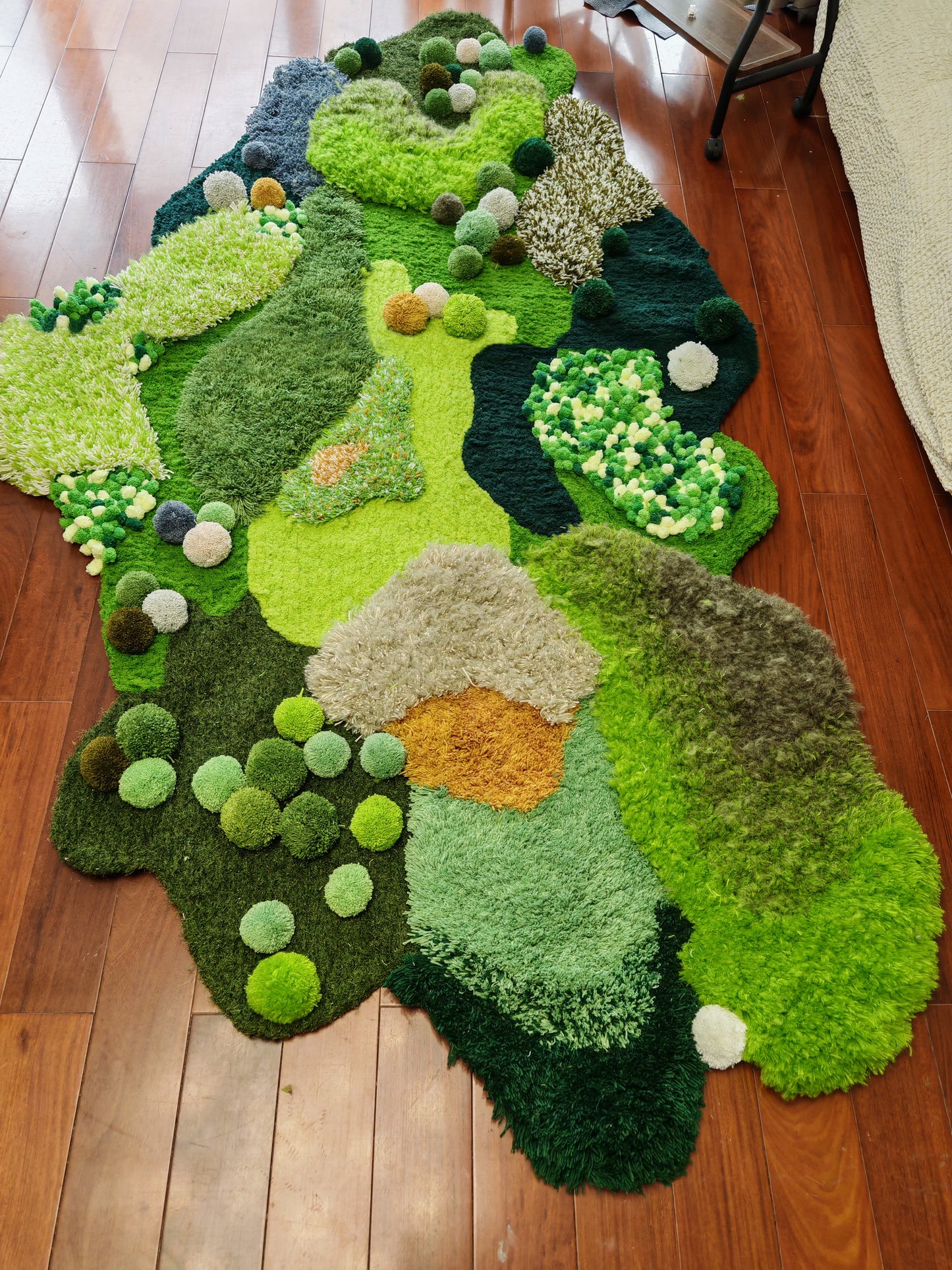Handmade Latch Hook Green Modern Art Rug - Wool Blend Decor for Living Room