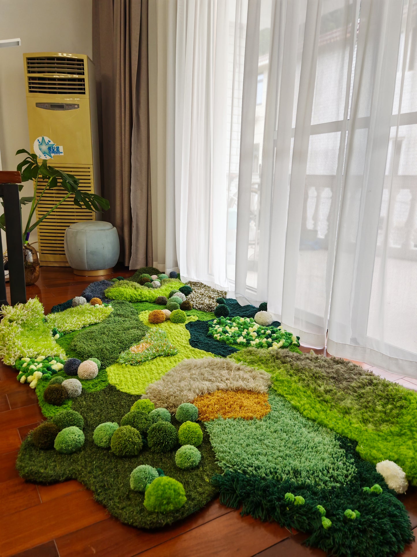 Handmade Latch Hook Green Modern Art Rug - Wool Blend Decor for Living Room