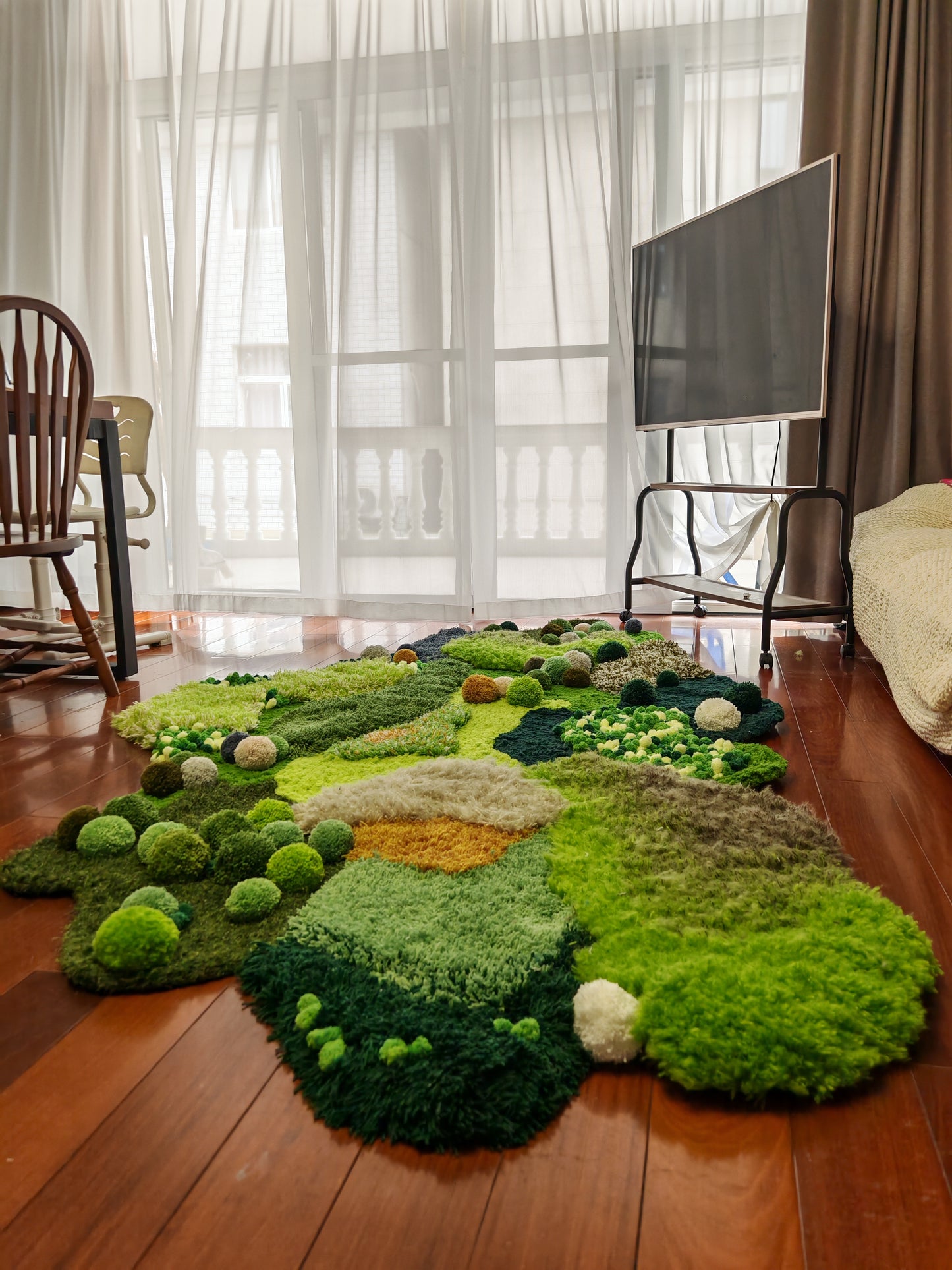Handmade Latch Hook Green Modern Art Rug - Wool Blend Decor for Living Room