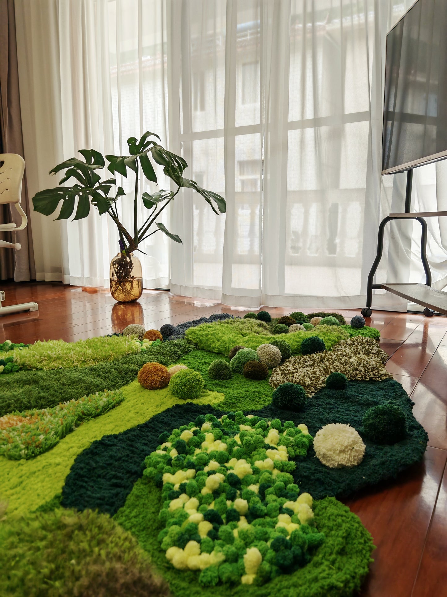 Handmade Latch Hook Green Modern Art Rug - Wool Blend Decor for Living Room